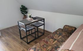 Comfy 1 Bdrm Apartment Close To Highway